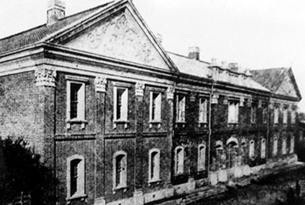 神田錦町に創立された東京英語学校